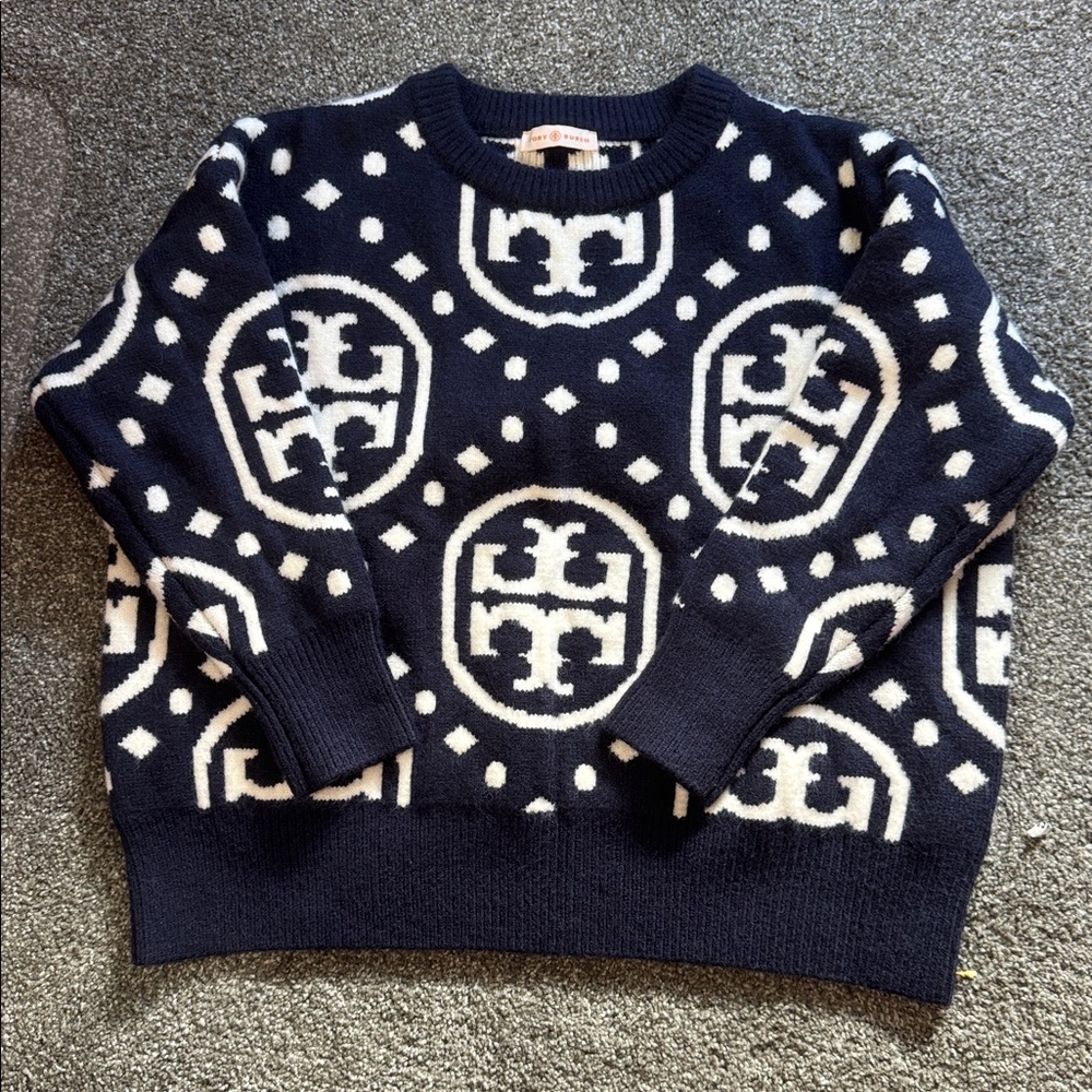 Very beautiful Navy and White Patterned Sweater like new !! - Picture 7 of 10